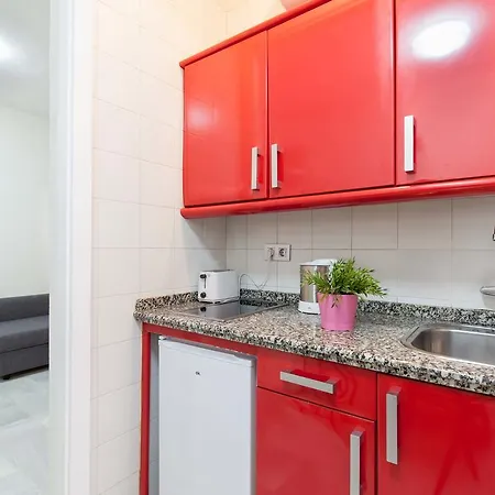 Cozy&modern,historic Centre Of Ac/wifi,4px Apartment
