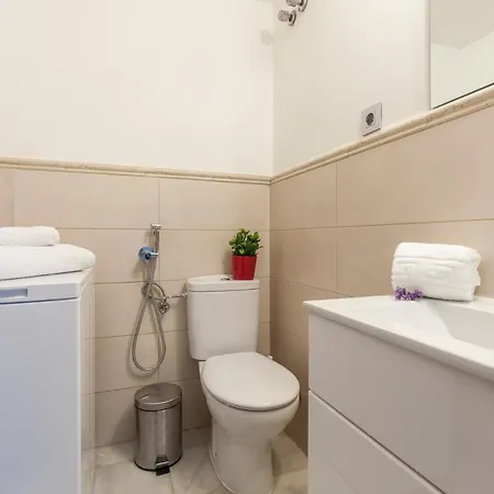 Cozy&modern,historic Centre Of Ac/wifi,4px *