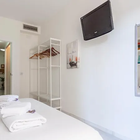 Cozy&modern,historic Centre Of Ac/wifi,4px